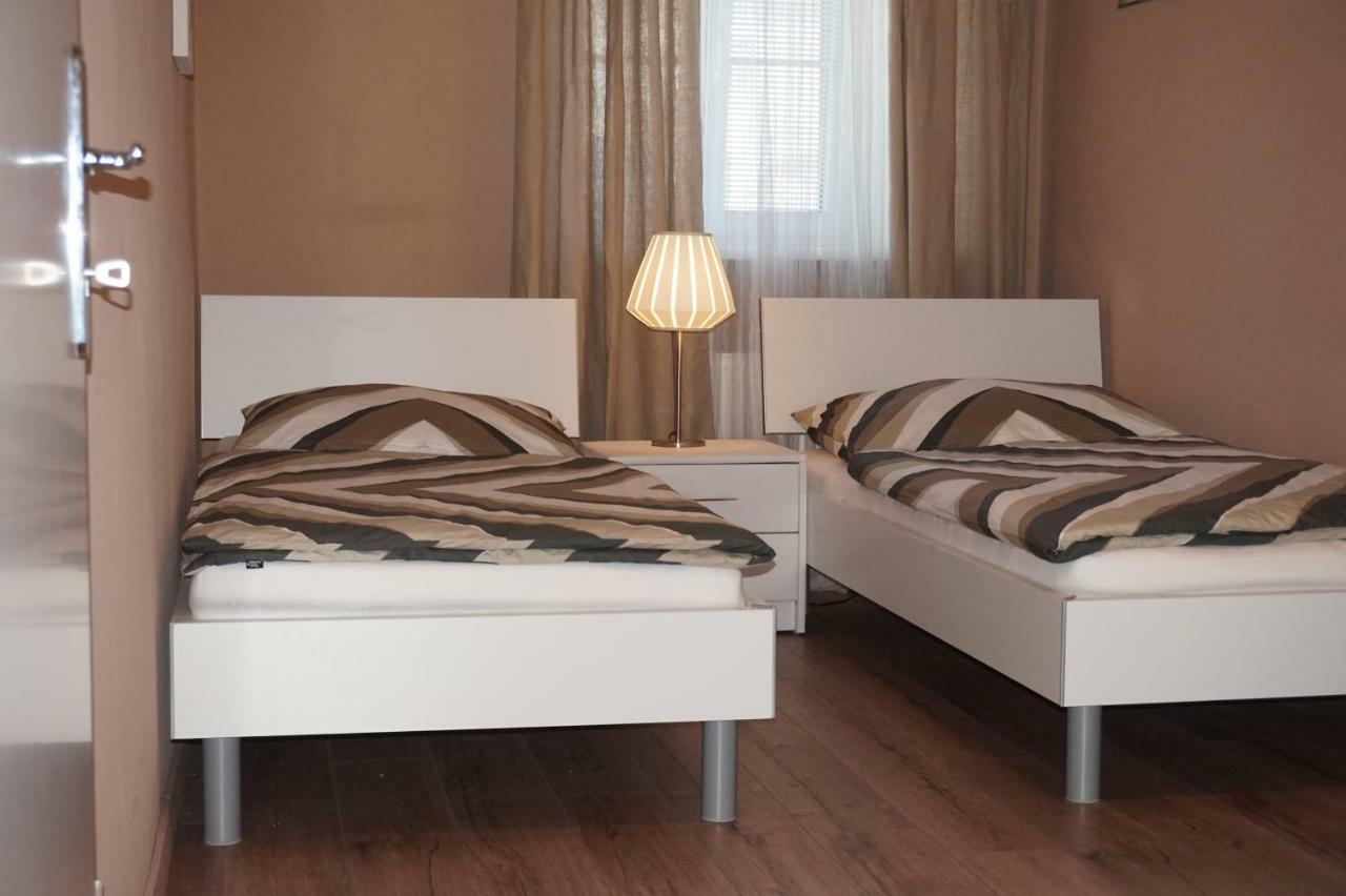 Gaestehaus Familie Loeffler - Ferienwohnung Am Stadtplatz In Личау Экстерьер фото